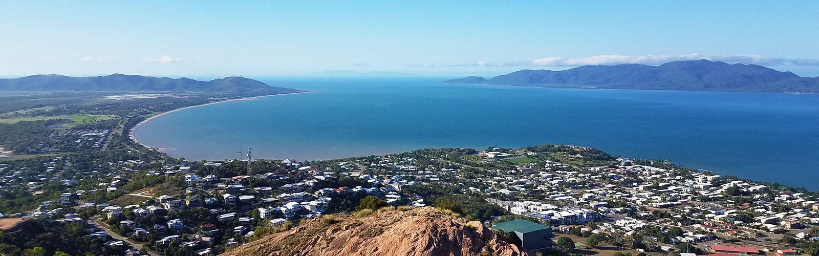 Skyline of Cairns and Townsville with an emphasis on the coastline outside of the city.